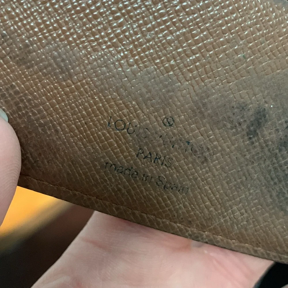 Authentic Louis Vuitton men’s bilfold monogram wallet